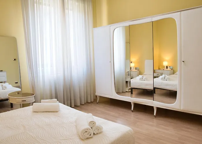 Guzzi Lovers: La Perfetta A Mandello * 曼代洛-德尔拉里奥