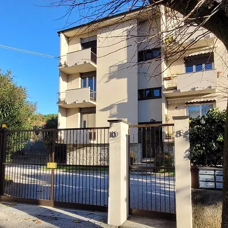 Spacious At Apartment *