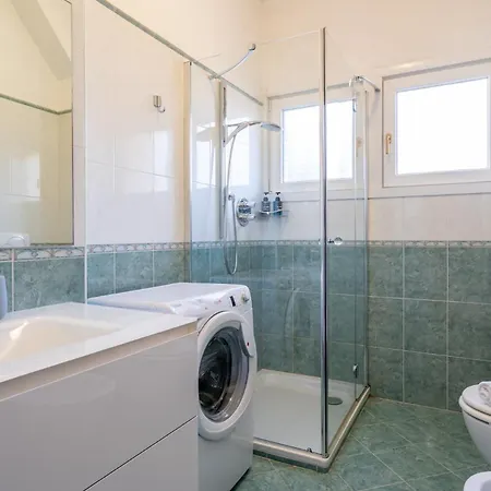 Spacious At Apartment *