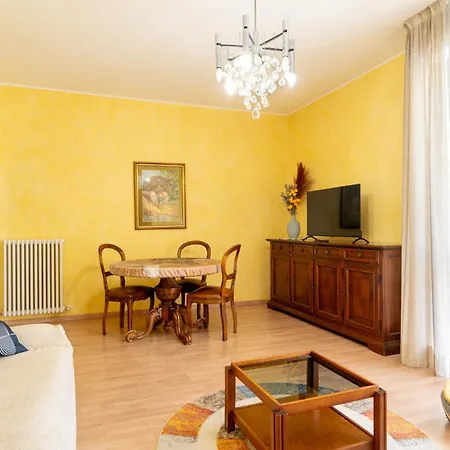 Spacious At Apartment