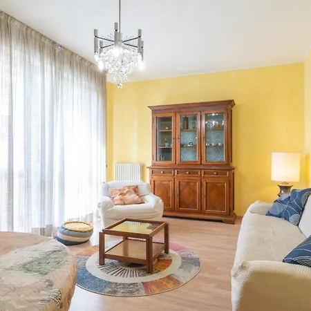 Spacious At Apartment