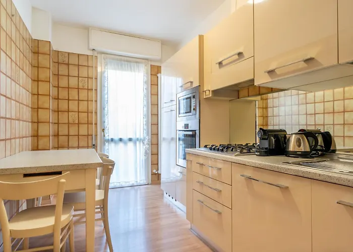 Guzzi Lovers: La Perfetta A Mandello * Mandello del Lario