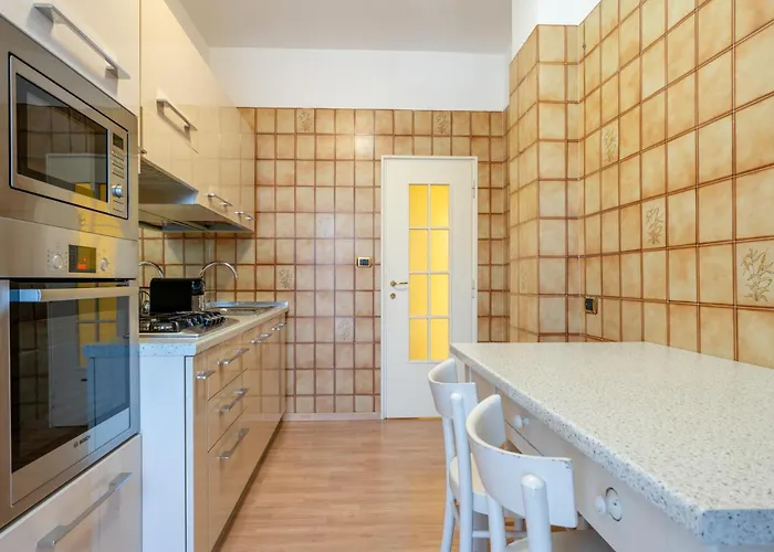 Guzzi Lovers: La Perfetta A Mandello *