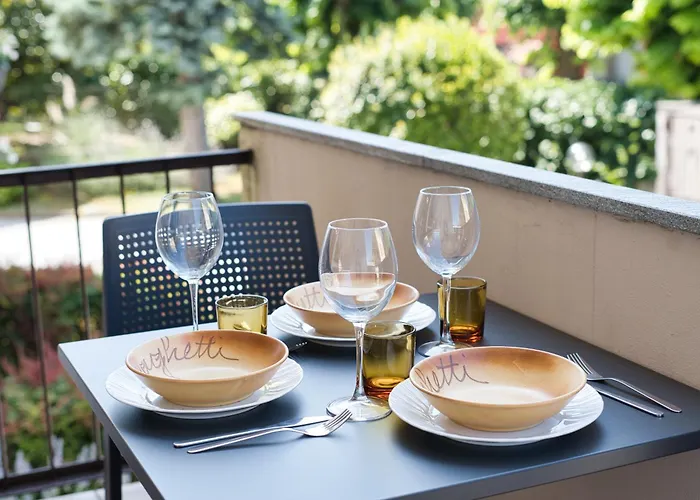 Guzzi Lovers: La Perfetta A Mandello Mandello del Lario