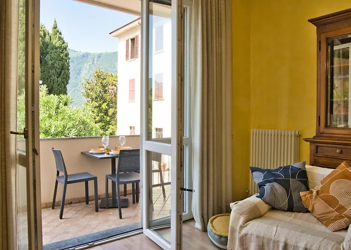 Daire Guzzi Lovers: La Perfetta A Mandello *