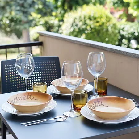 Guzzi Lovers: La Perfetta A Mandello Mandello del Lario